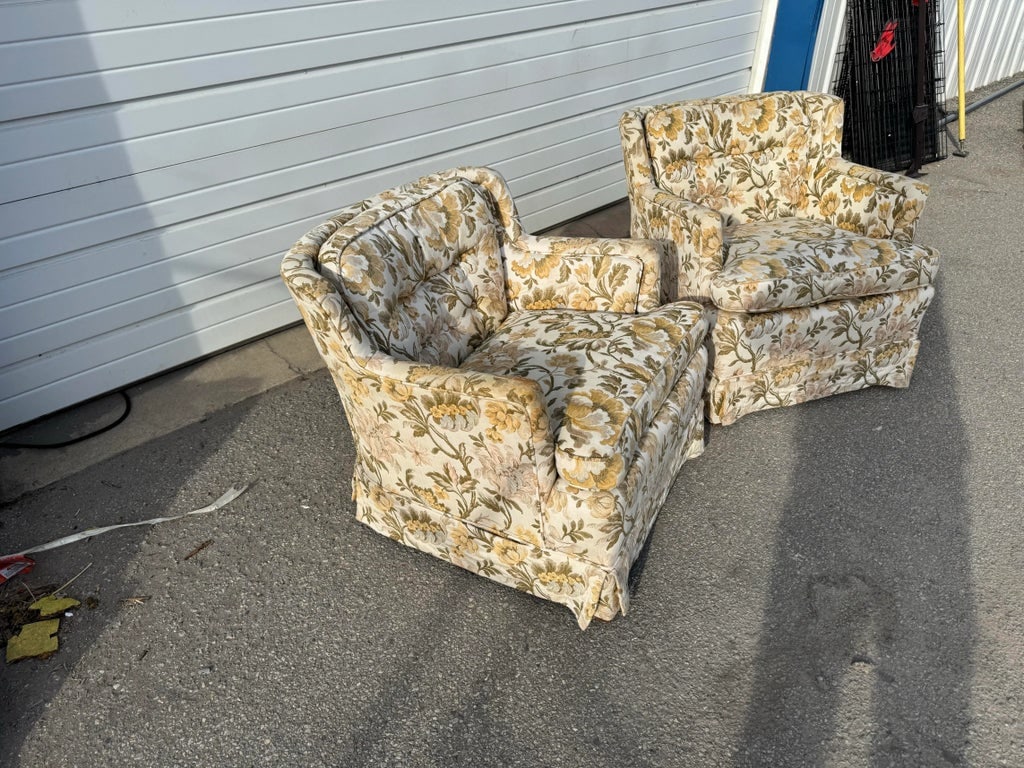 Pair of Vintage Mid-Century Selig Style Club Chairs - 2