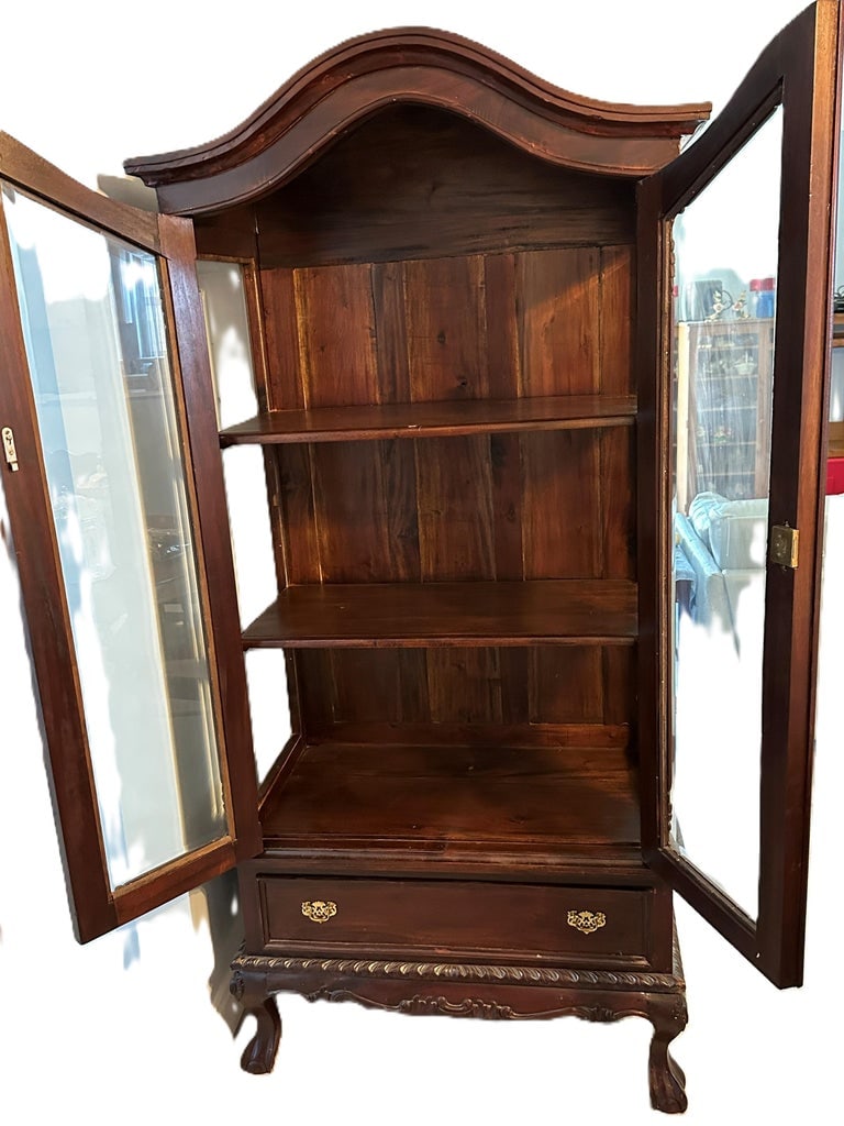 Vintage Chippendale Style Mahogany 2-Door Curio Cabinet W/ Drawer & Key - 2