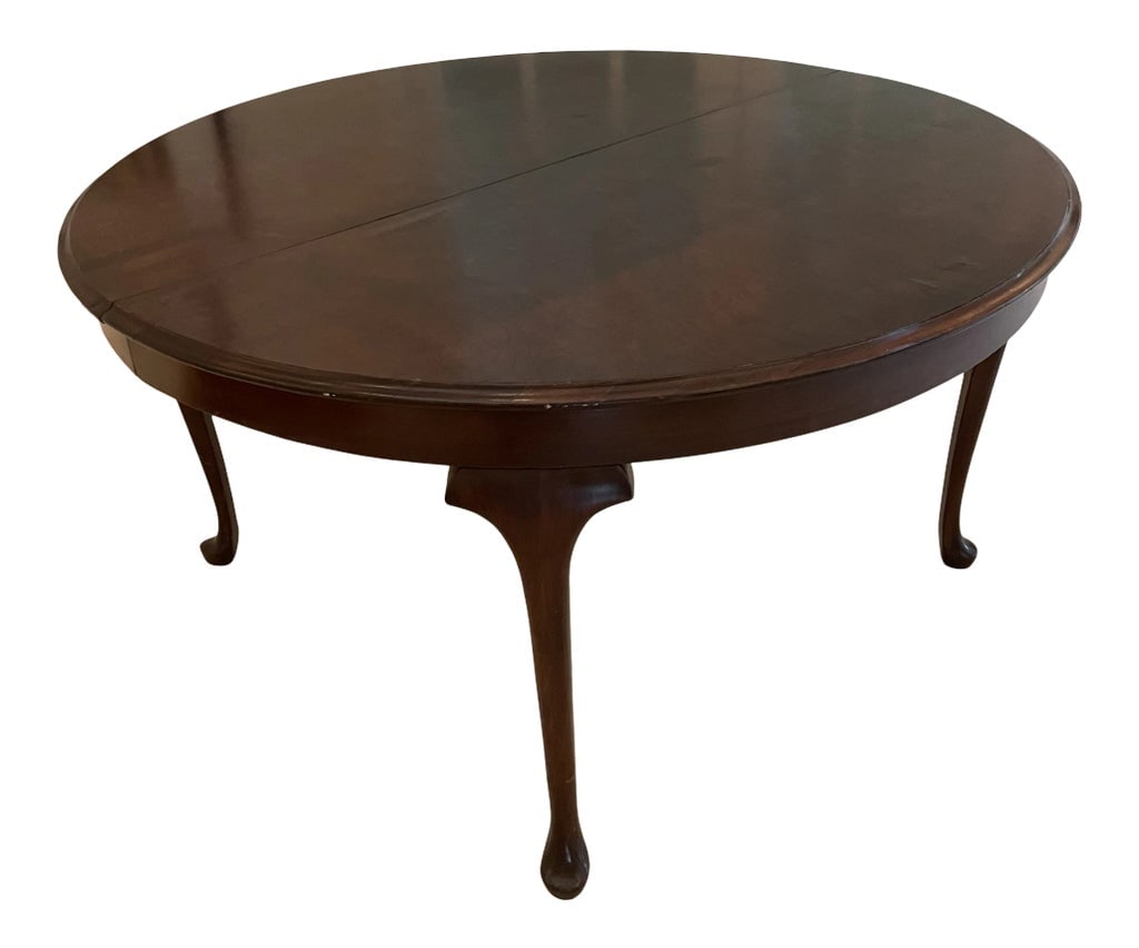 Vintage Queen Anne Round Dining Table: Vintage/antique Mahogany Queen Anne round dining table, Veneer top, cabriole legs, with pad feet, and round 3 " apron excellent size round 54" in diameter very rare! Excellent choice as a dining table