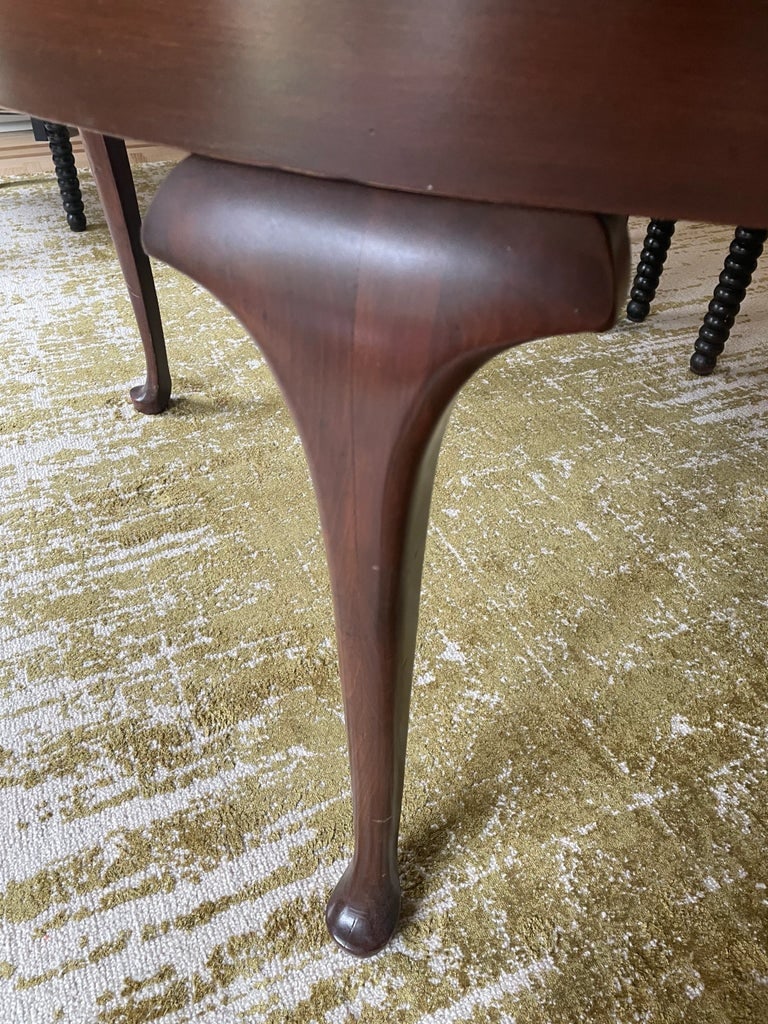 Vintage Queen Anne Round Dining Table - 2