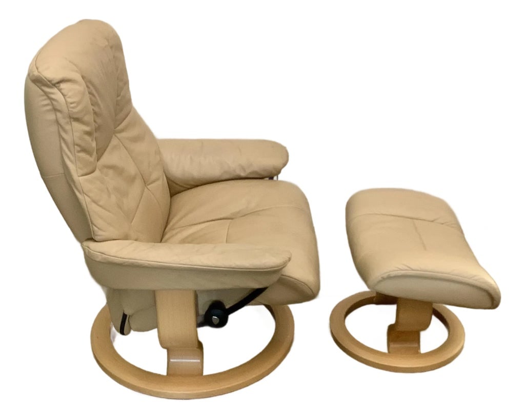 1970s Attributed to Ekornes Stressless Adjustable Sandstone Leather Recliner Ottoman Norway Medium: A Scandinavian style recliner and ottoman Attributed to Ekornes, their Stressless brand. With teak wood bases and metal frame and genuine leather upholstery, this is a comfortable sandstone color