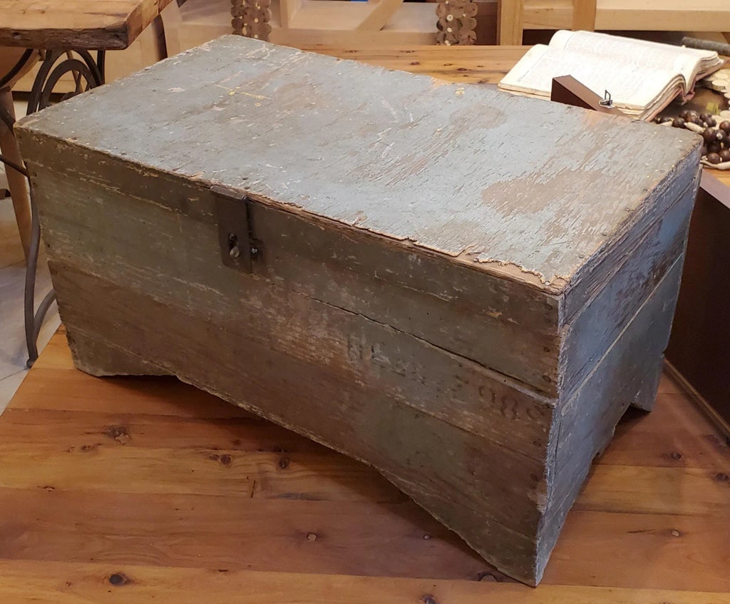 1980s Old Moroccan Wooden Cedar Trunk - 7