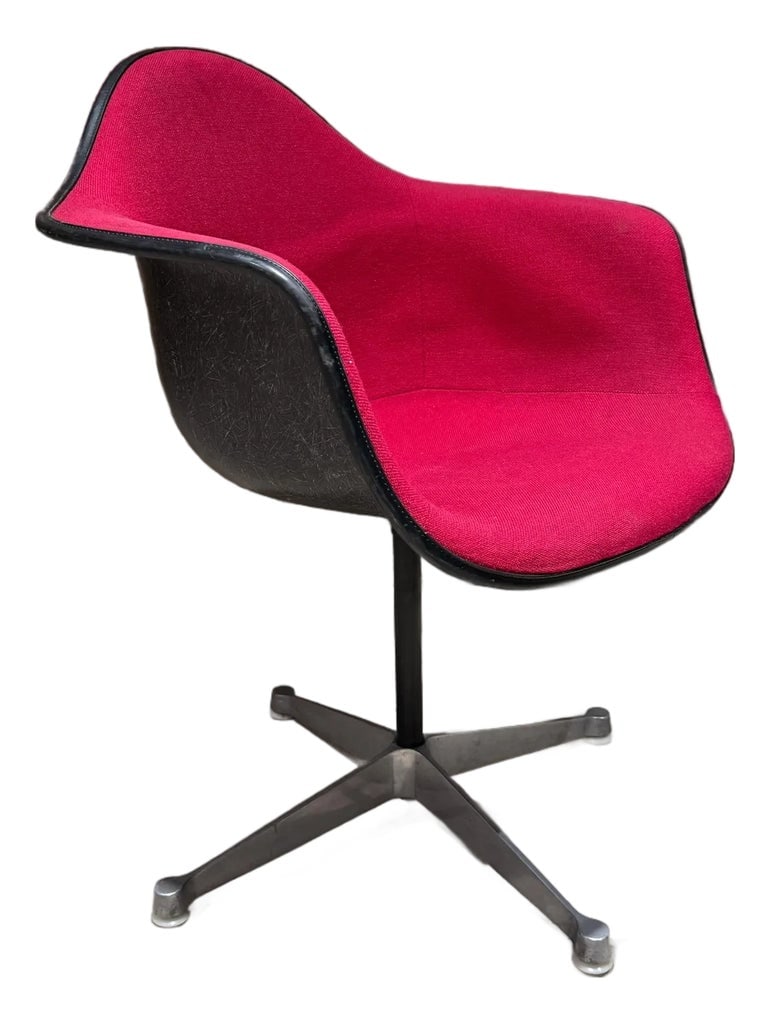 Black Fiberglass Desk Armchair Charles & Ray Eames Herman Miller Mid-Century: For your consideration, a rare black fiberglass armchair, designed by Charles and Ray Eames for Herman Miller. This specific model is an early, rare early generation version featuring a distinctive la