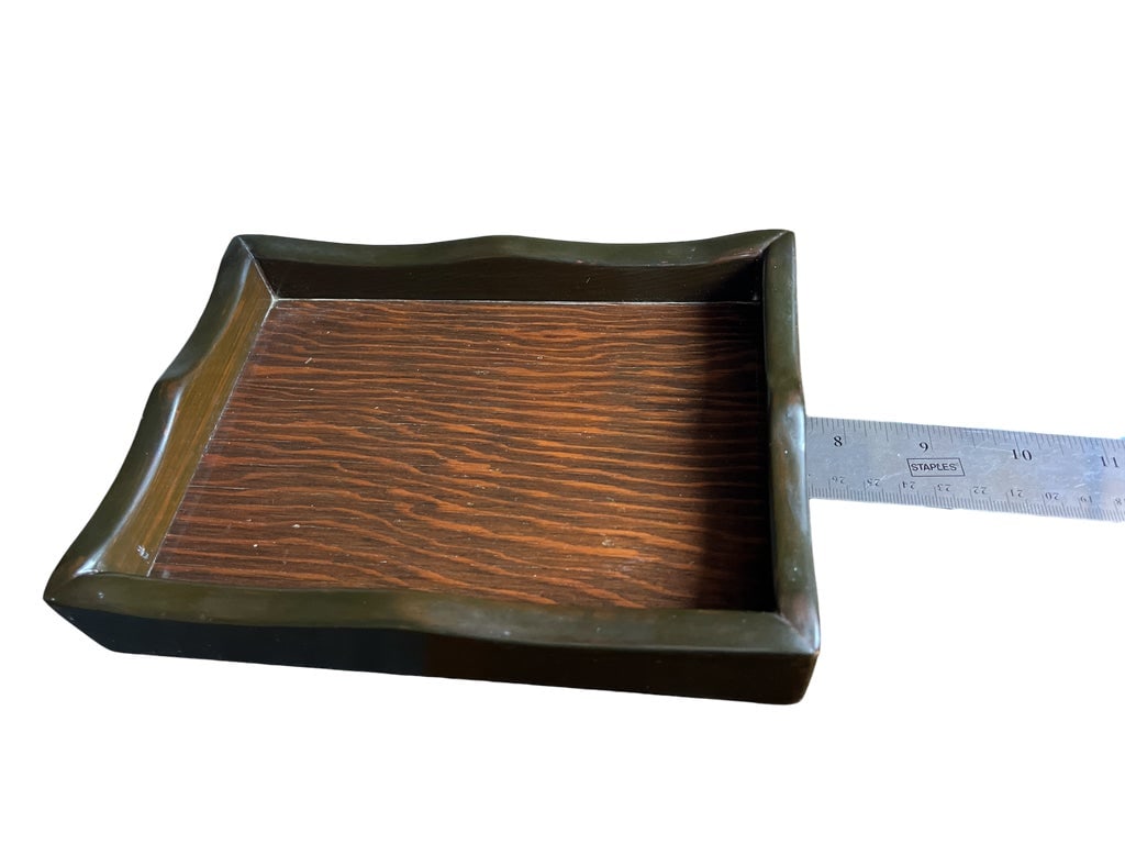 Vintage Handmade and Signed Quartersawn Oak Tray With Scalloped Edge Catchall Vide-Poche - 6