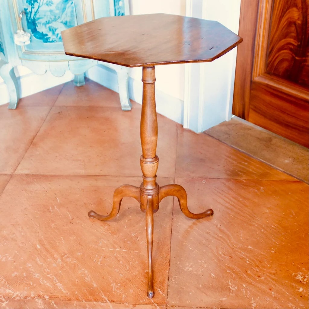 Small American Federal Octagonal Top Candle Stand Side Table, Grain Painted Bird's Eye Maple - 2