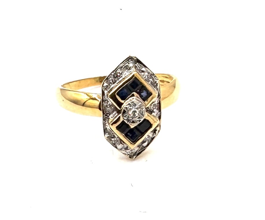 A SAPPHIRE AND DIAMOND BAND RING A contemporary geometric design in 18k gold: An architectural band ring of modern design, masterfully crafted in 18k yellow gold (750/1000). The head of the ring features a central row of three square-cut blue sapphires, channel-set to create a 