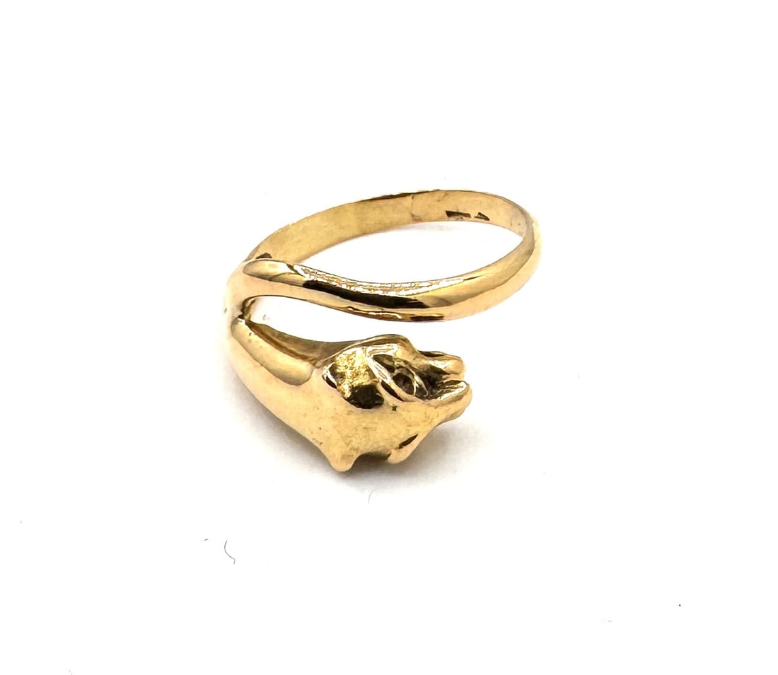 A GOLD "PANTHÈRE" RING A bold feline motif band in 18k gold: A striking and sculptural dress ring featuring a stylized "Panthère" (panther) motif, a perennial icon of high-jewelry design. The ring is masterfully cast in 18k yellow gold (750/1000), wi
