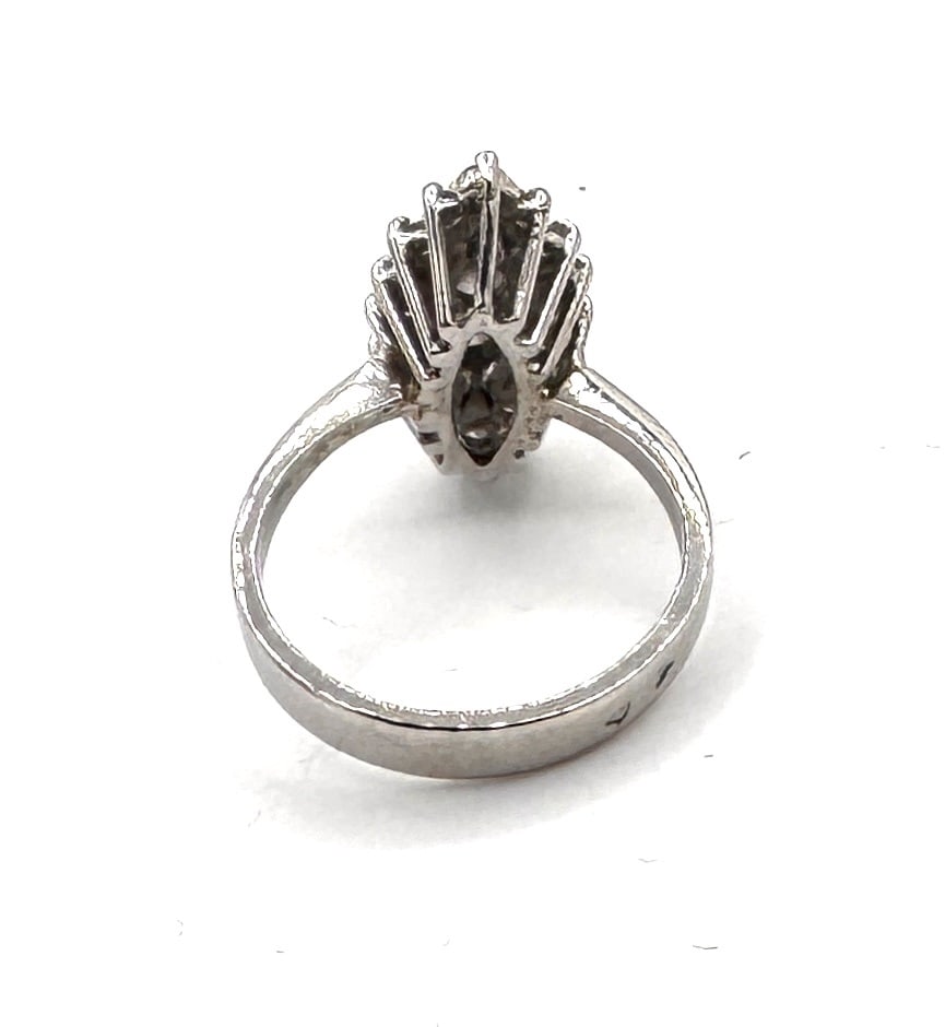 A FINE DIAMOND "MARQUISE" PLATINUM RING A high-jewelry navette cluster of exceptional brilliance: An exquisite and classically proportioned "Marquise" (navette) ring, meticulously crafted in platinum. This piece is a masterclass in light performance, featuring a triple-axis center compo