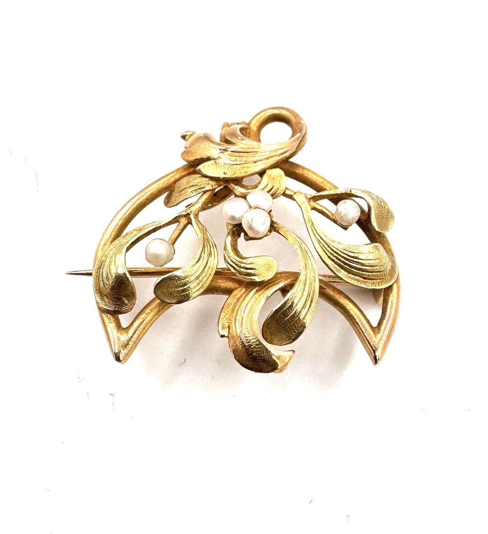 A CULTURED PEARL PENDANT-BROOCH Designed as a classical openwork foliate spray in 18k gold (1 of 2)