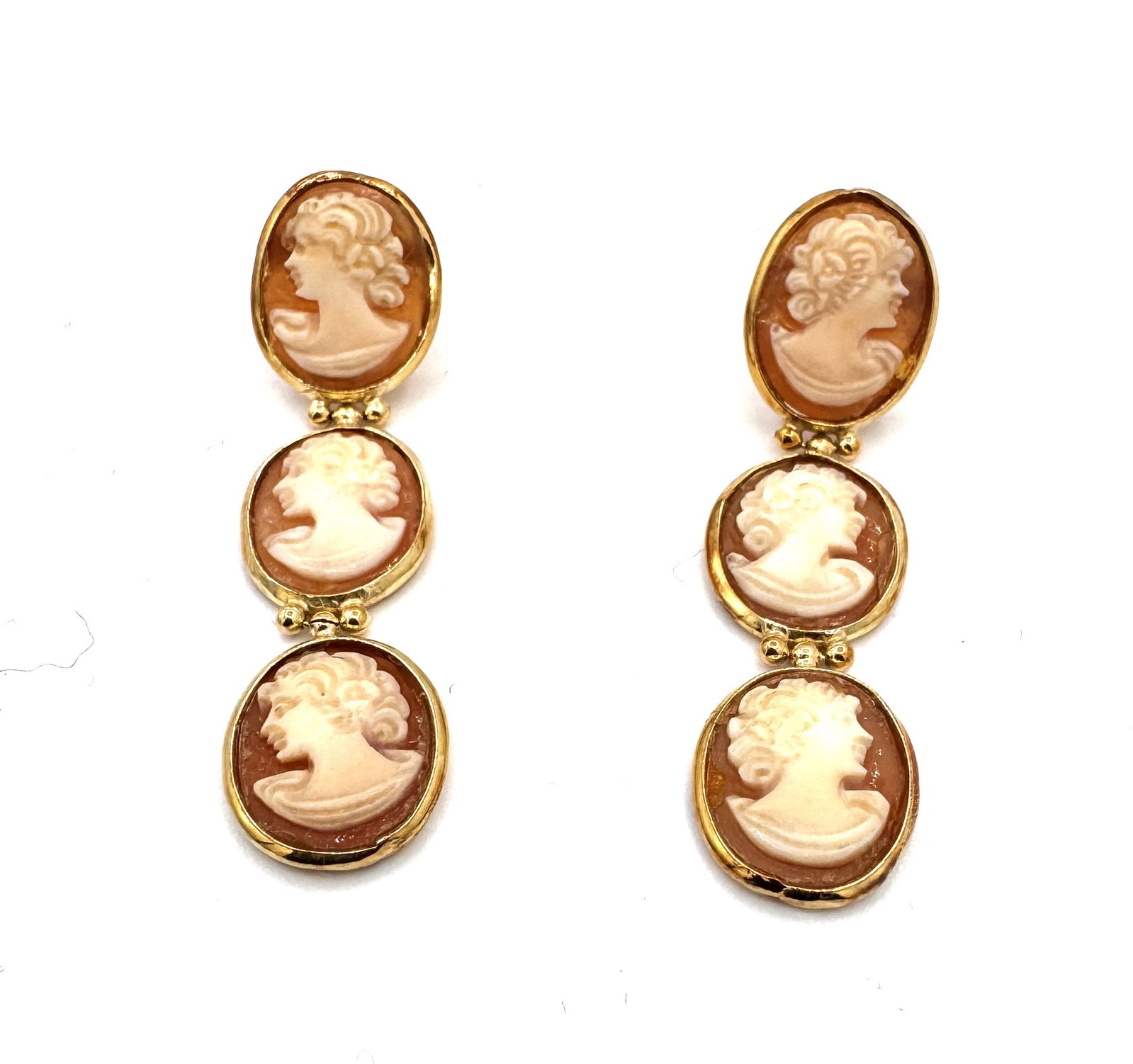 A PAIR OF CARVED SHELL CAMEO PENDANT EARRINGS Neo-Classical portraiture set in 18k gold (1 of 1)