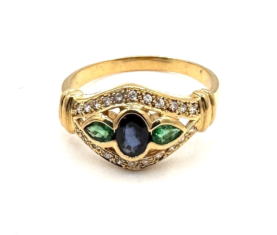 A MULTI-GEM AND DIAMOND "DOMINO" BAND RING A bold geometric dress ring in 18k gold: An impressive and substantial band ring featuring a vibrant geometric "Domino" or mosaic arrangement. The broad, polished 18k yellow gold (750/1000) mount is centrally channel-set with two