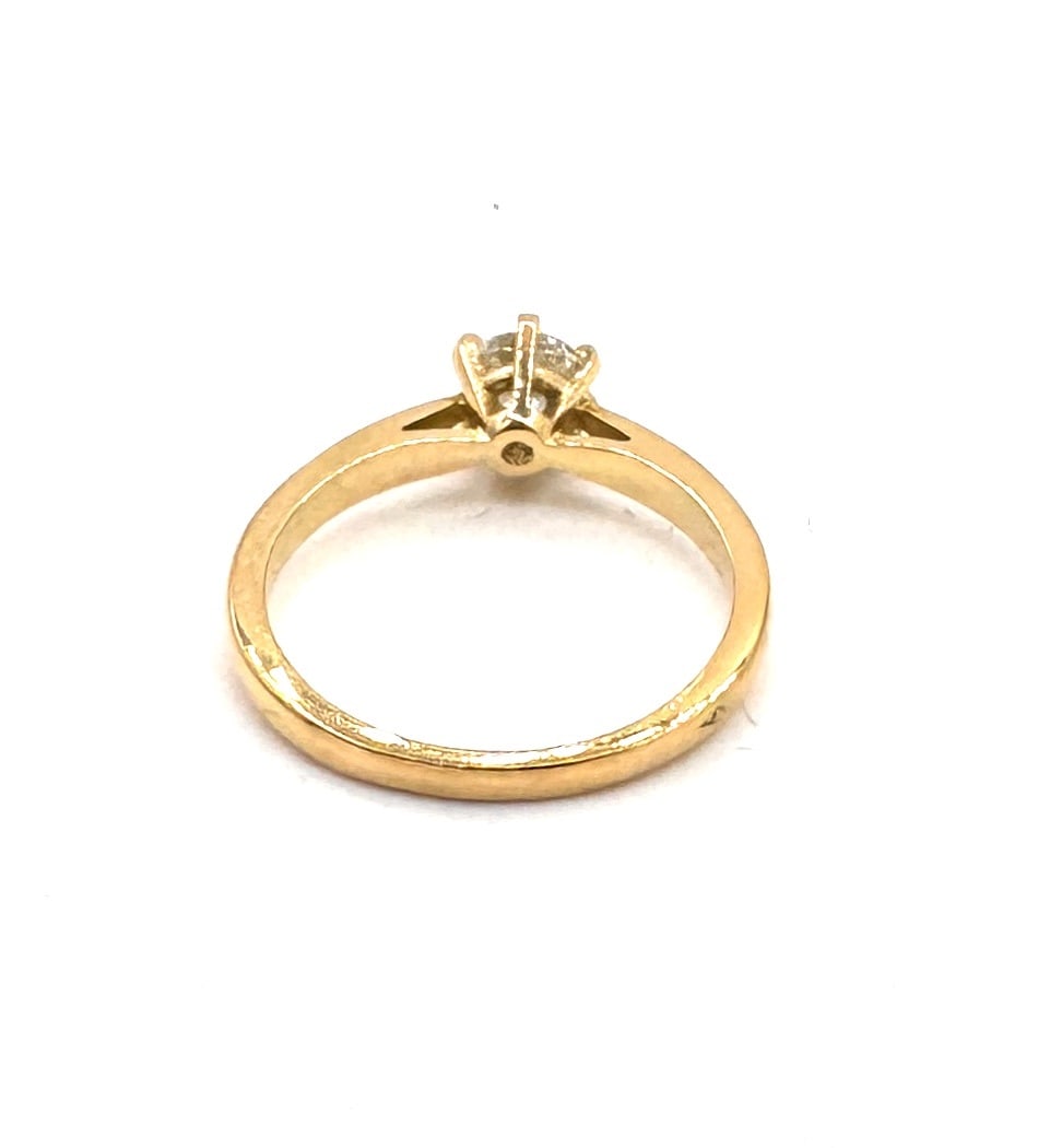 A FINE DIAMOND SOLITAIRE RING A classic brilliant-cut diamond of superior quality in 18k gold: A timeless and elegant solitaire ring, featuring a centrally claw-set round brilliant-cut diamond weighing approximately 0.75 carat. The diamond is of exceptional grade, characterized by its G color (