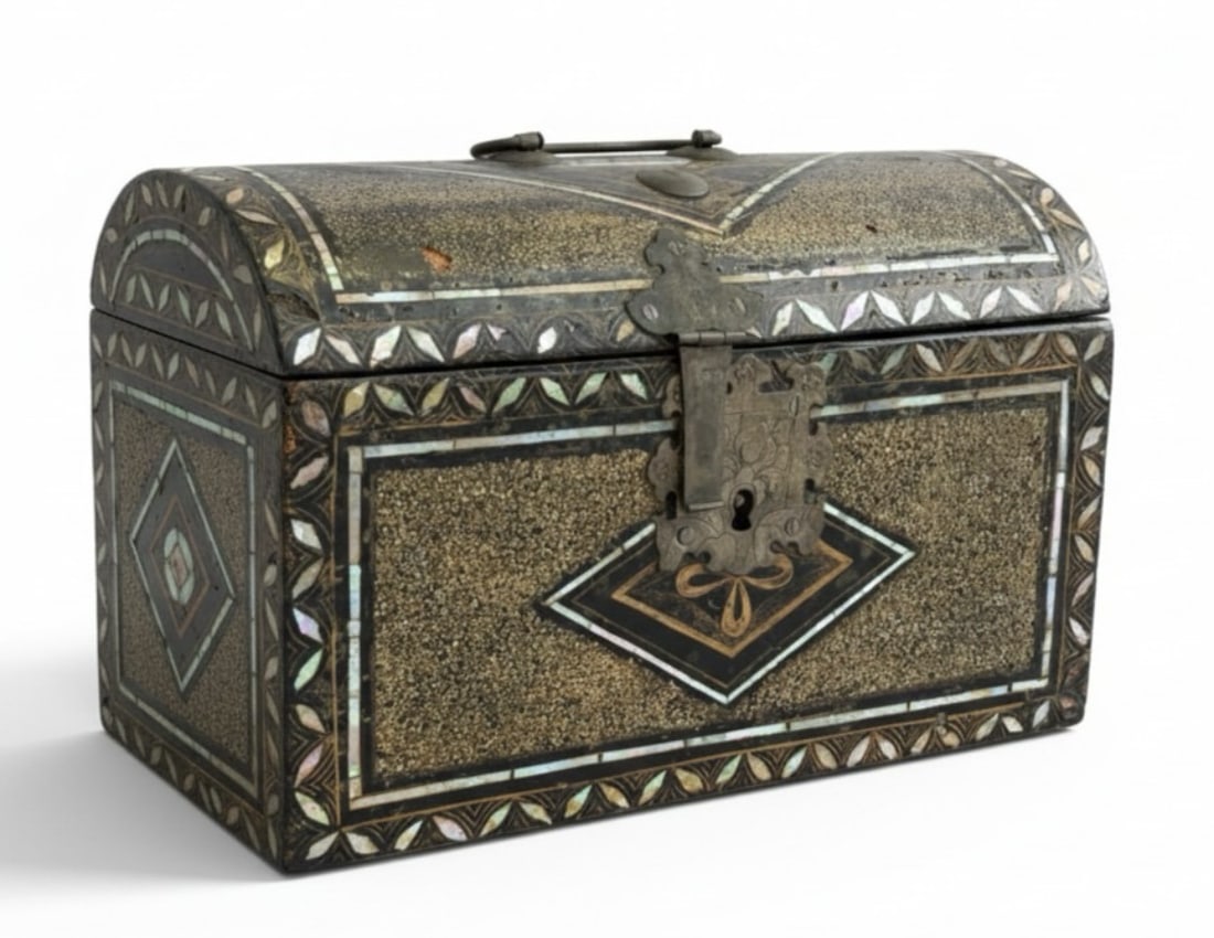 Namban Lacquer Chest with Maki-e, Mother of Pearl and Ray Skin Denticles Momoyama (1573-1615) (1 of 11)