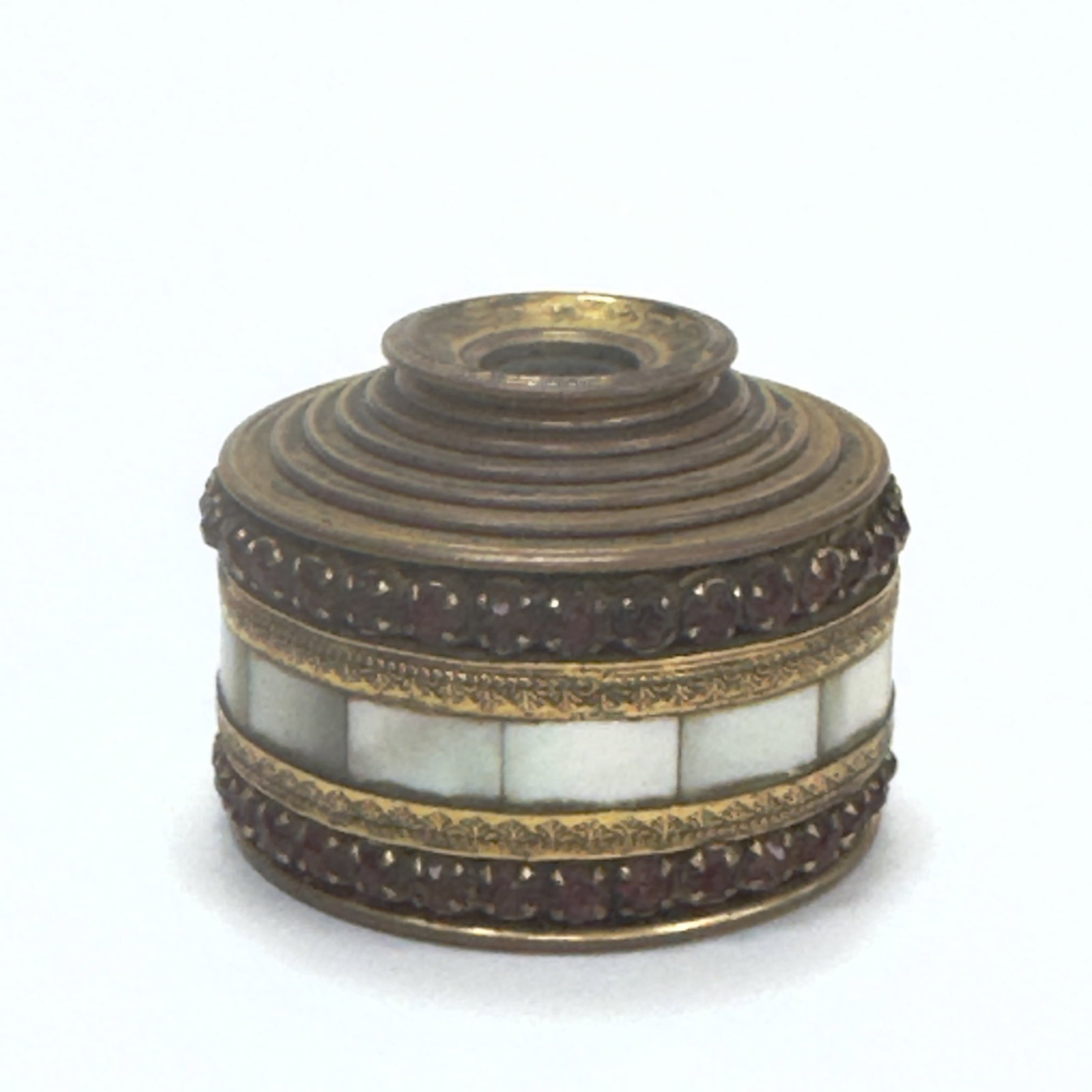 A Fine Enamel-decorated Monocular Or 'Prospect Glass" Glass' France or England, late 18th - early: This exquisite monocular, often referred to as a 'prospect glass' or 'theatre glass', is composed of a single draw tube mounted in a finely enamelled body. The cylindrical barrel is decorated with a v