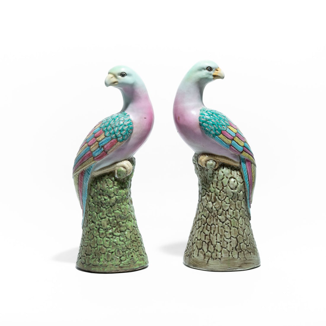 Pair of porcelain bird figurines in Chinese Export Porcelain, Famille Rose Late 19th Century: Hand-painted porcelain with intricate feather detailing and bases designed to look like textured tree trunks. This style is characterized by its vibrant polychrome palette, featuring soft pastel shade