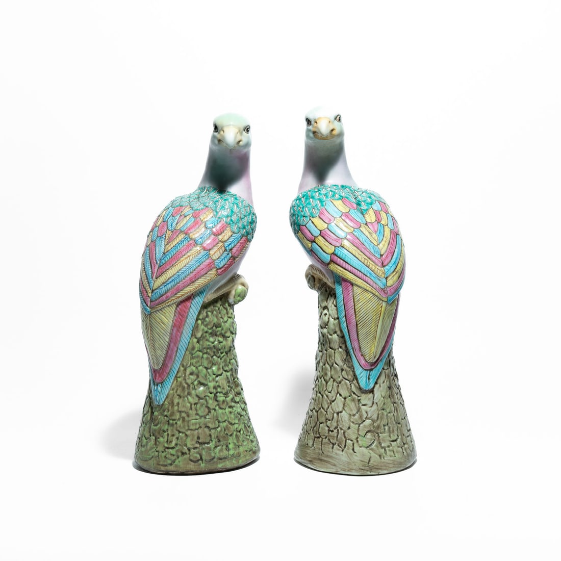 Pair of porcelain bird figurines in Chinese Export Porcelain, Famille Rose Late 19th Century (1 of 5)