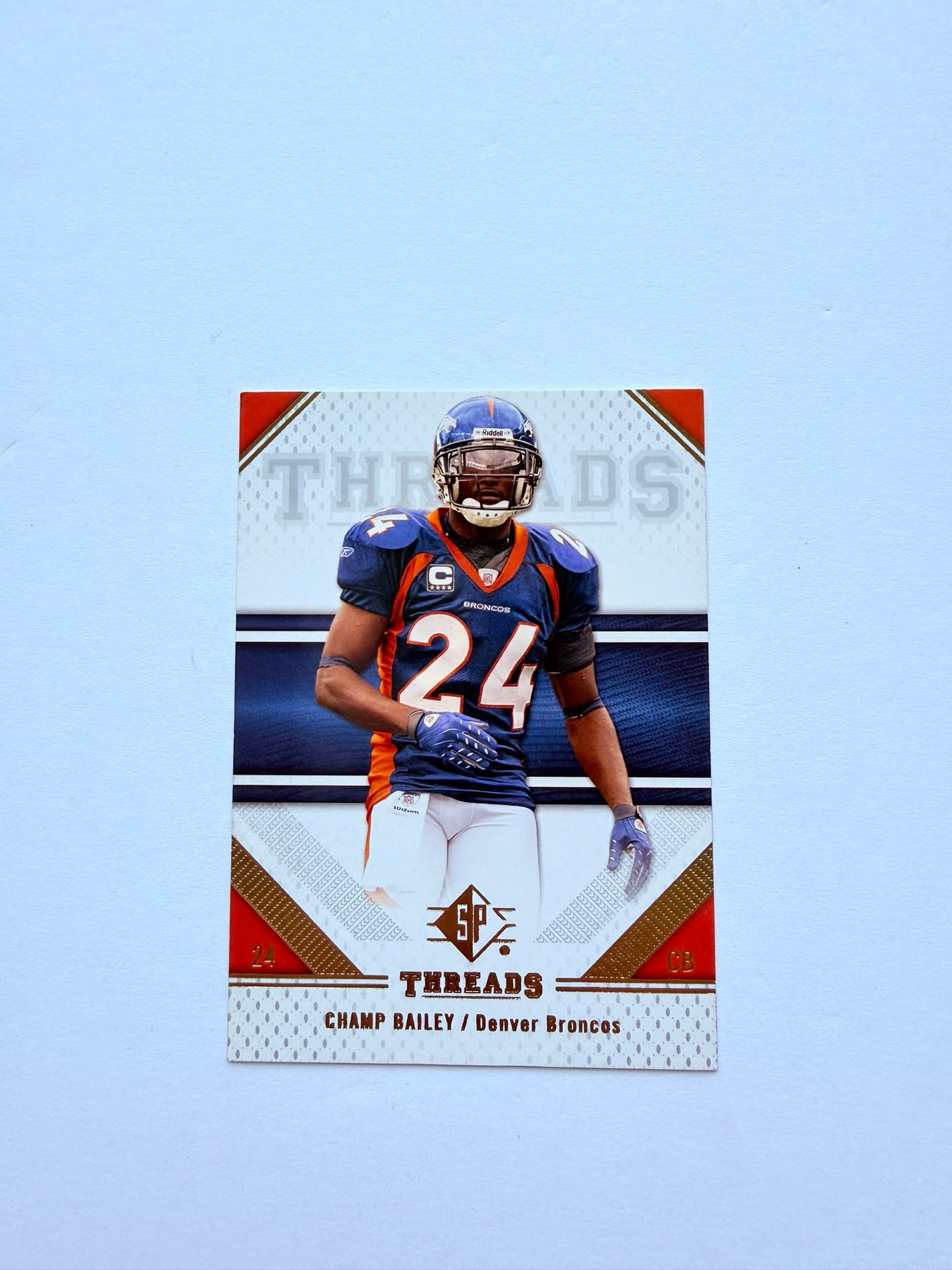2009 SP Threads #24 Champ Bailey Denver Broncos NFL Football Card: Authentic 2009 SP Threads #24 Champ Bailey card featuring the Hall of Fame Denver Broncos cornerback. Perfect for Broncos fans, NFL Hall of Fame collections, and football card investors.