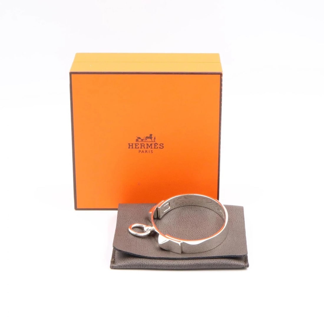 Hermes Collier de Chien PM Bracelet Bangle Silver925 Used Women: Hermes Collier de Chien PM Bracelet Bangle Silver925 Used Women. Vintage estate jewelry with the metal, style, length, and weight represented according to the listing. Please review photographs for cl