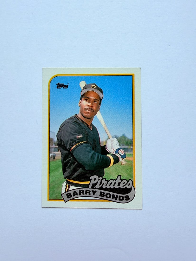 1989 Topps #620 Barry Bonds Pittsburgh Pirates Baseball Card: 1989 Topps #620 Barry Bonds featuring the future home run king during his Pittsburgh Pirates years. Classic vintage Topps issue from one of baseball's most recognizable stars. Essential card for Barry
