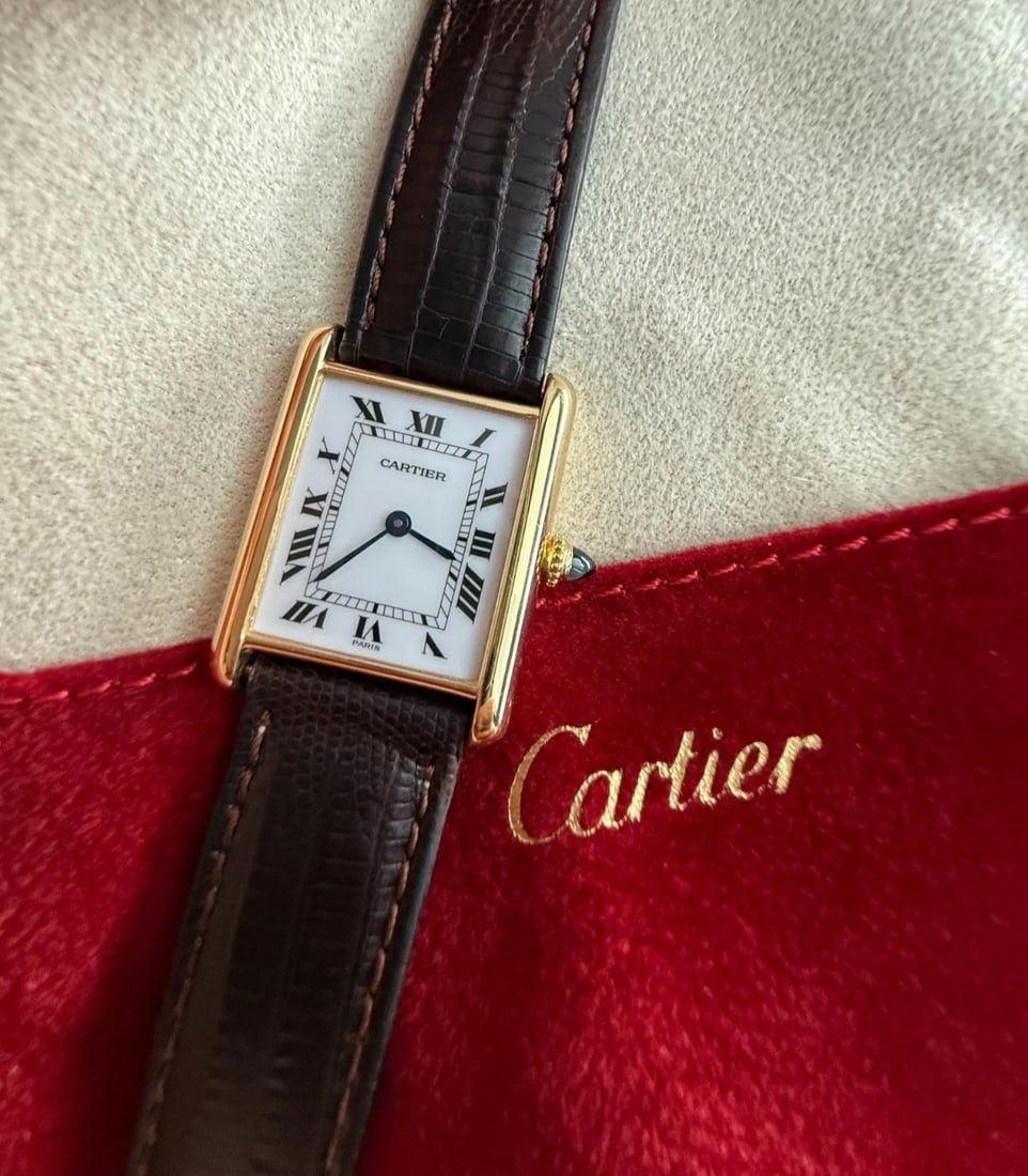 Cartier Tank Louis Mini Ladies 18K Yellow Gold Quartz Wristwatch White Roman Dial: Experience timeless elegance with this Cartier Tank Louis Mini Ladies Wristwatch, expertly crafted in 18K yellow gold. One of Cartier's most iconic designs, the Tank Louis is celebrated for its refine