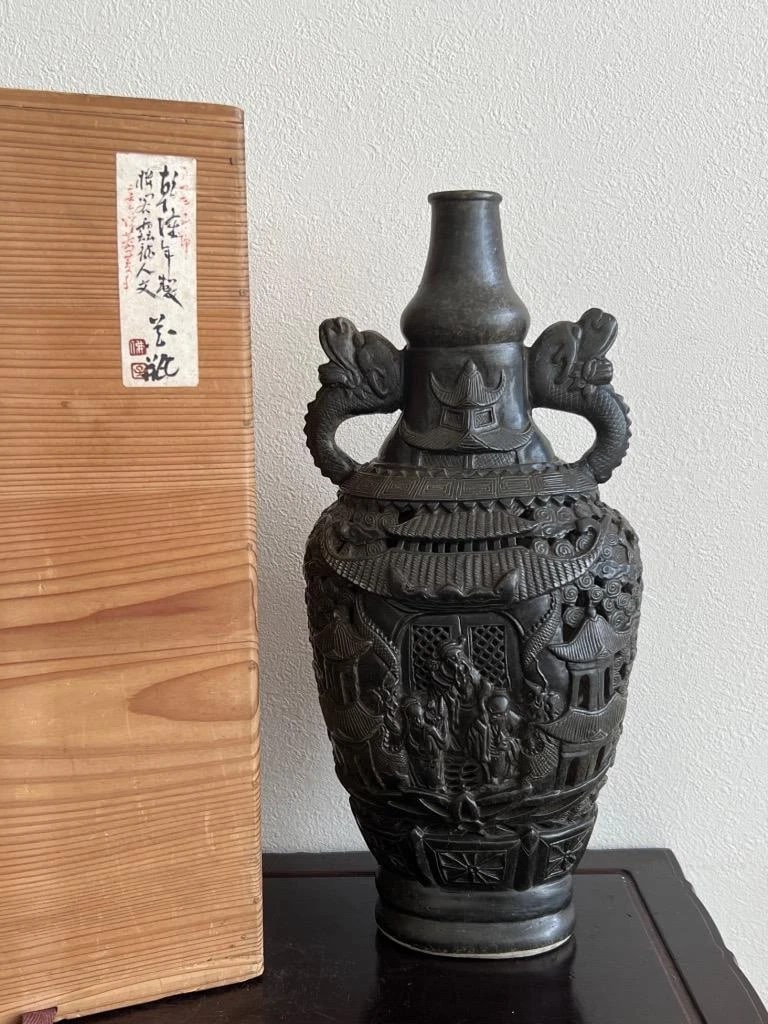 Qing Dynasty Porcelain Vase with Qianlong Mark (1 of 6)