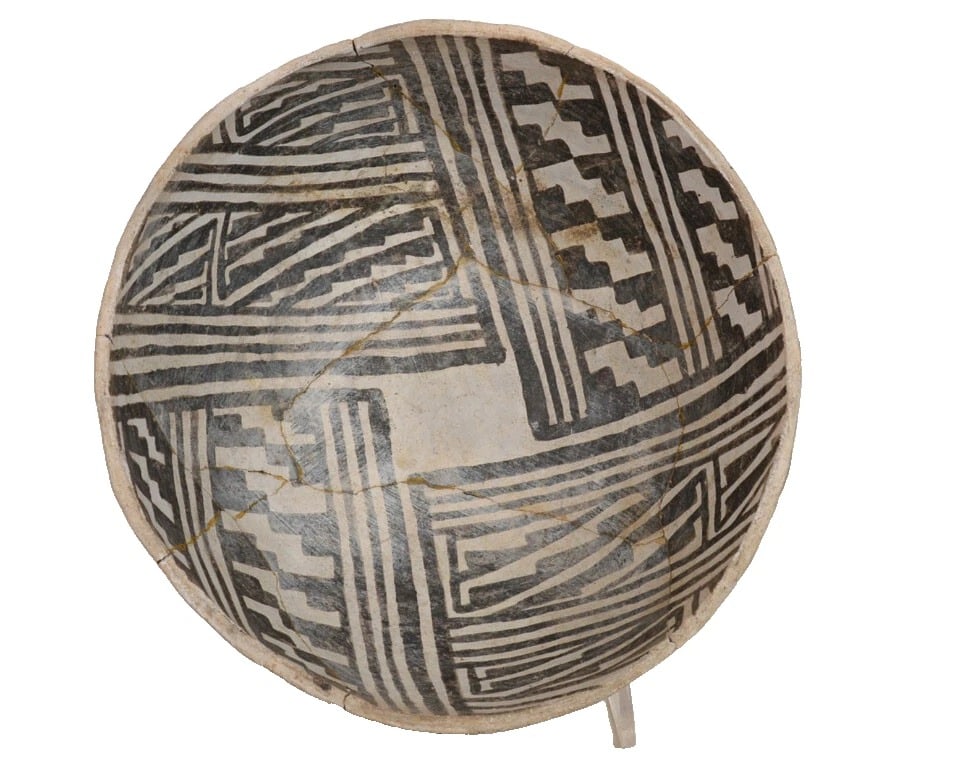 Prehistoric Anasazi Black-on-White Pottery Bowl, c. 1100 AD (1 of 5)