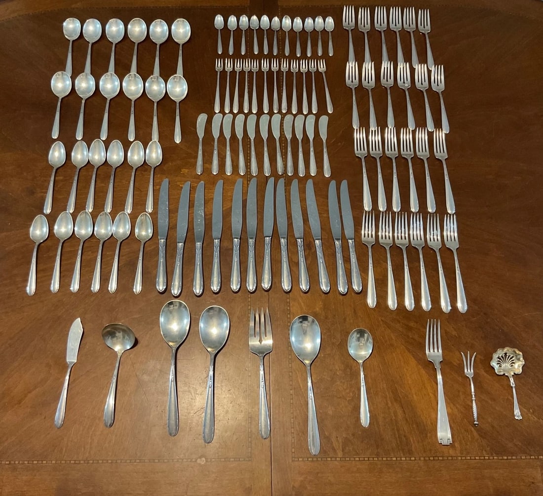 Oneida 1942 Heiress Sterling Silver Flatware Set, 104 Pieces: A 104-piece vintage sterling silver flatware set in the 1942 Heiress pattern, including demitasse spoons, olive forks, teaspoons, soup spoons, salad forks, dinner forks, butter knives, and dinner kniv