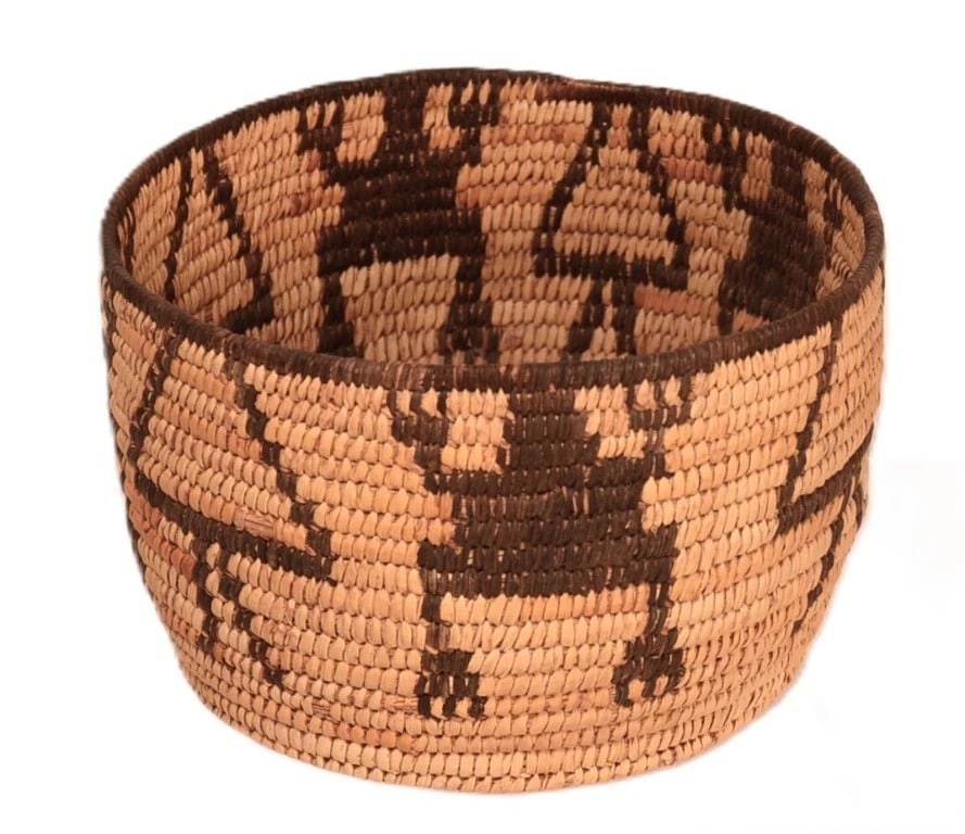 Antique Papago Basket ca. 1930 4.875 in H x 7.625 in D Hand Coiled: Antique Papago Basket ca. 1930 4.875 in H x 7.625 in D Hand Coiled. Dimensions: H 4.875 x D 7.625 in. 1930 Size 4.875 in H x 7.625 in D Hand Coiled with Golden Tan Field and Dark Brown Horned Toads an
