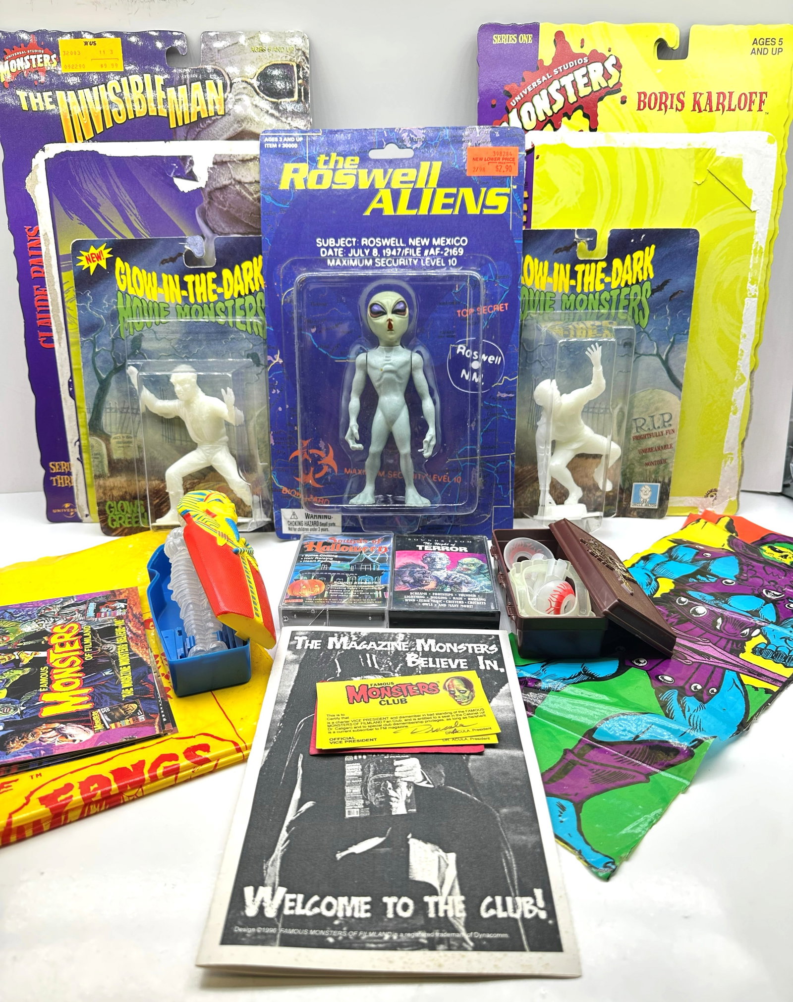 90's Mixed Lot of Monster Toys & Goods: 90's Mixed Lot of Monster Toys & GoodsThe Roswell Aliens Action Figure 1996The collection contains "Famous Monsters" club materials1990 Wolf-man Universal Monsters Marx Uncle Milton WolfmanUniversal M
