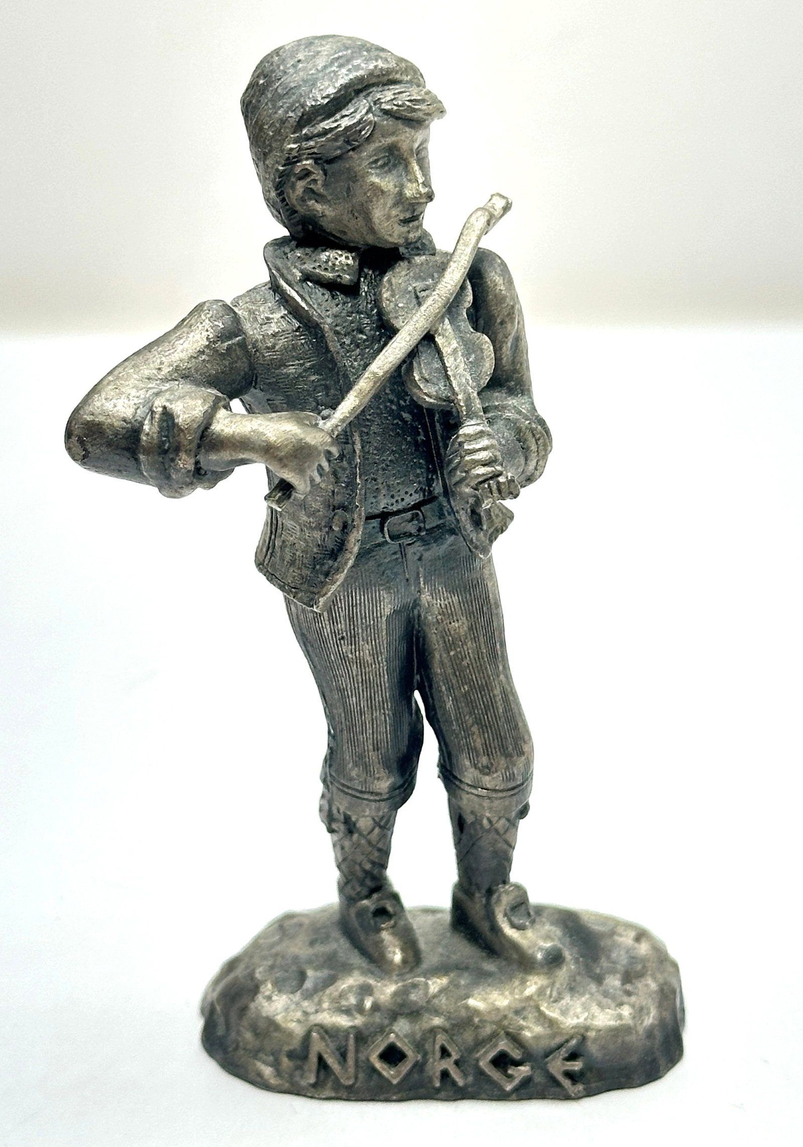 Norwegian pewter figurine of a fiddler 240 Grams (1 of 6)