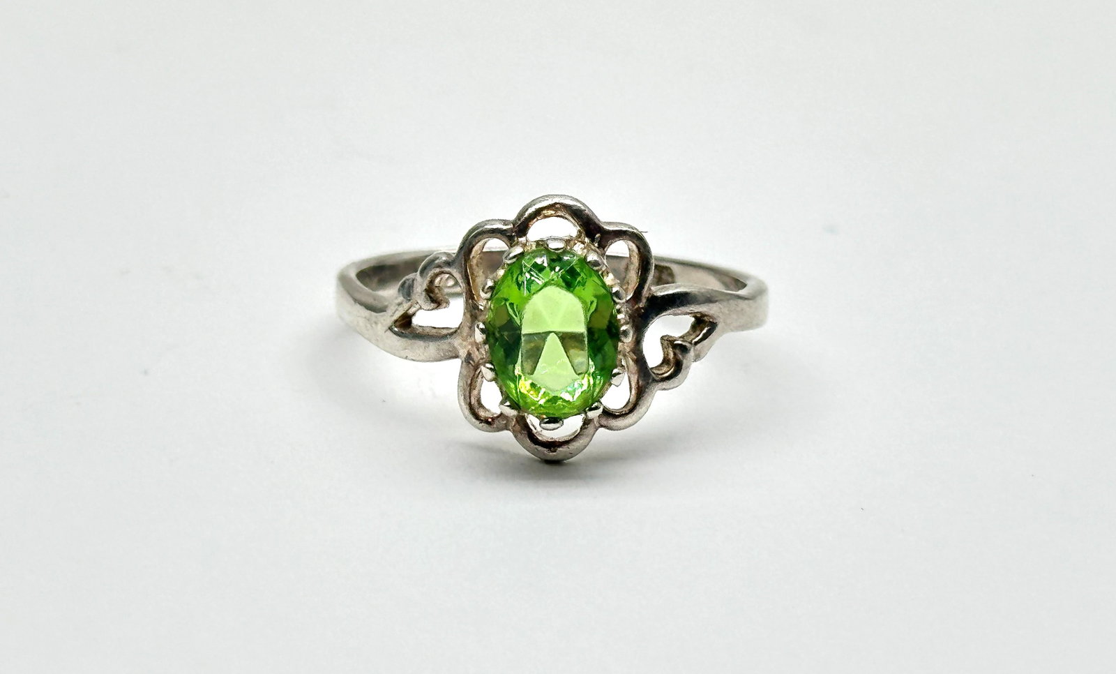 Sterling Peridot Designer SETA Ring 2 Grams Size 9.25 (1 of 4)