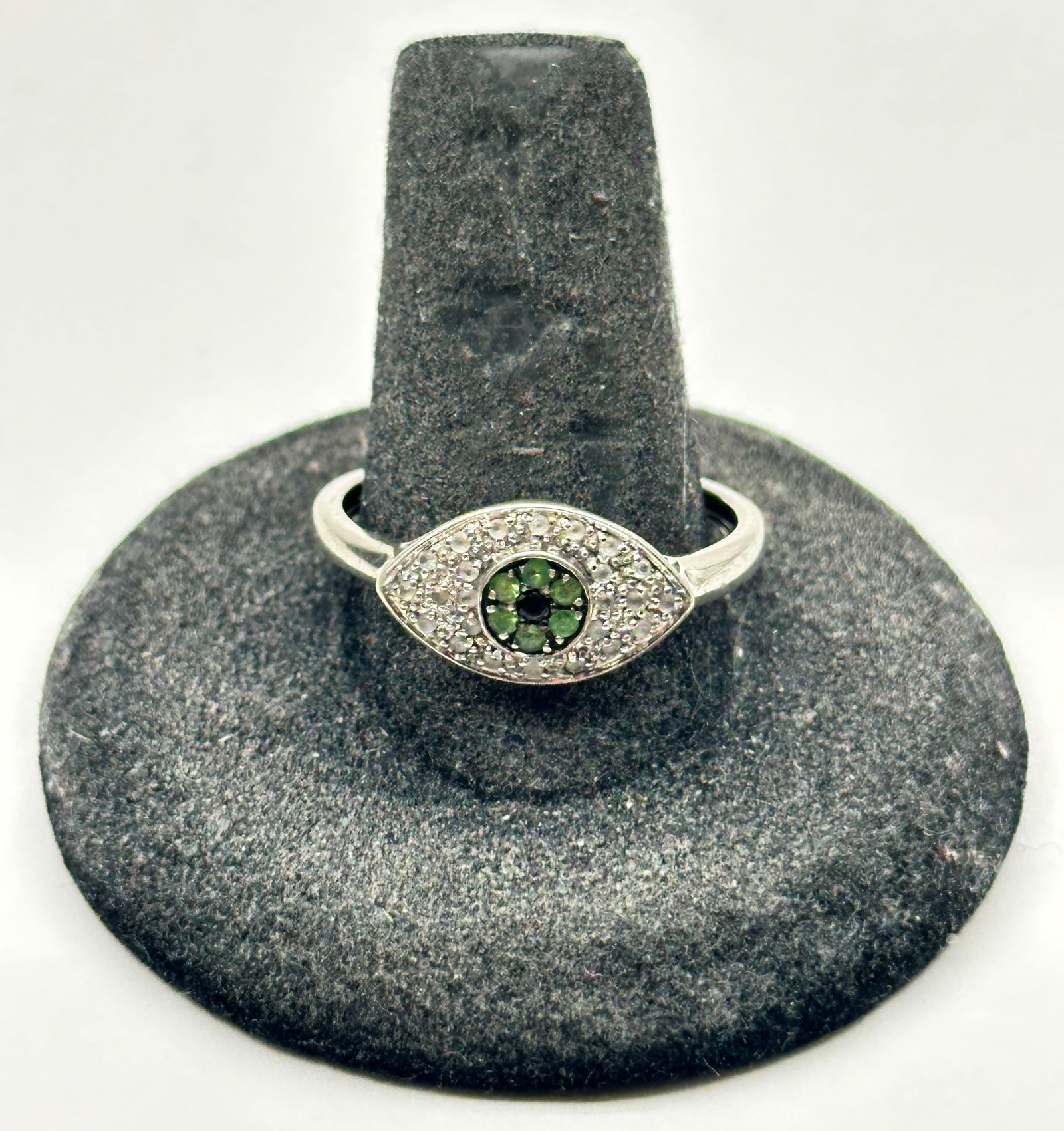 Sterling Carol Brodie Green Tsavorite/Black Spinel Ring 2 Grams Size 11: Sterling Carol Brodie Green Tsavorite/Black Spinel Ring 2 Grams Size 11