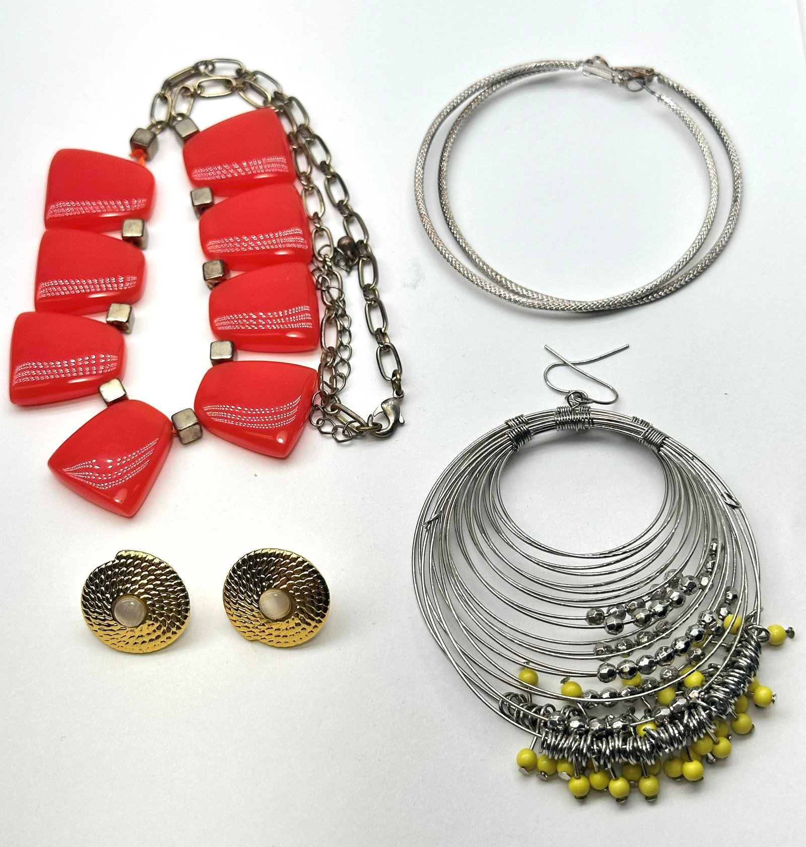 17" Costume Necklace & Earrings 75 Grams: 17" Costume Necklace & Earrings 75 Grams