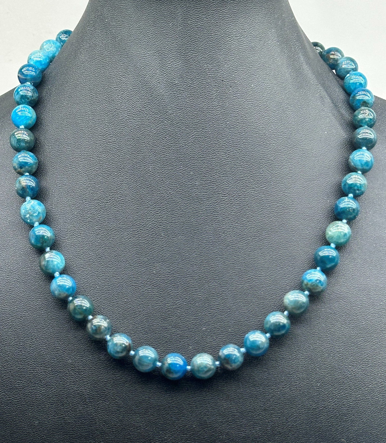 18" Sterling Neon Apatite Gemstone Magnetic Necklace 74 Grams: 18" Sterling Neon Apatite Gemstone Magnetic Necklace 74 Grams couple of the stones has Chipping