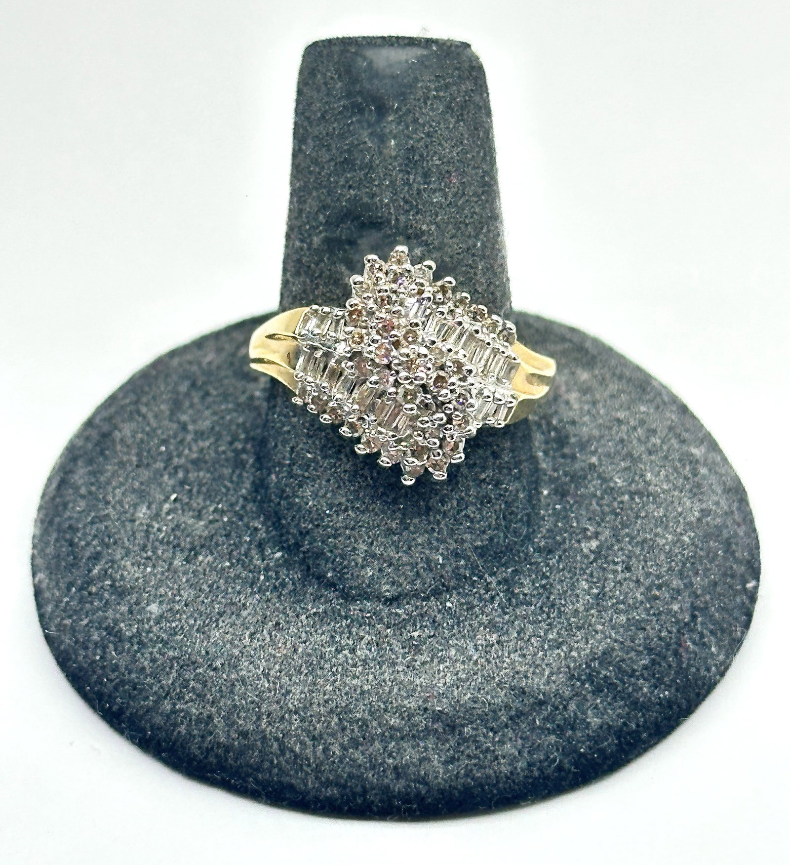 10 K Gold Many Diamond Cluster Ring 5 Grams Size 8.75: 10 KT Gold Many Diamond Cluster Ring 5 Grams Size 8.75Gorgeous Ring Baguette and point Diamonds