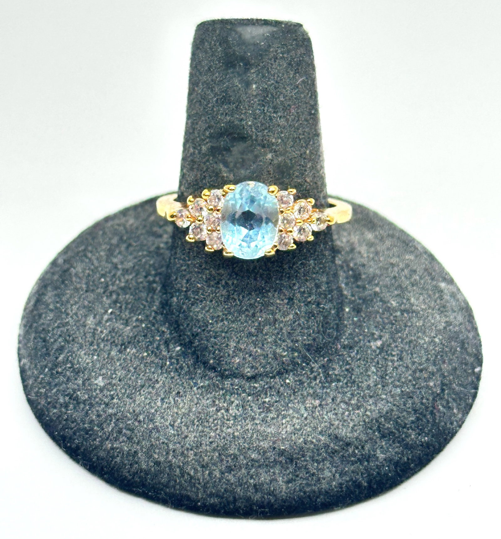 10 K Gold Blue Topaz/CZ Ring 3 Grams Size 8: 10 K Gold Blue Topaz/CZ Ring 3 Grams Size 8