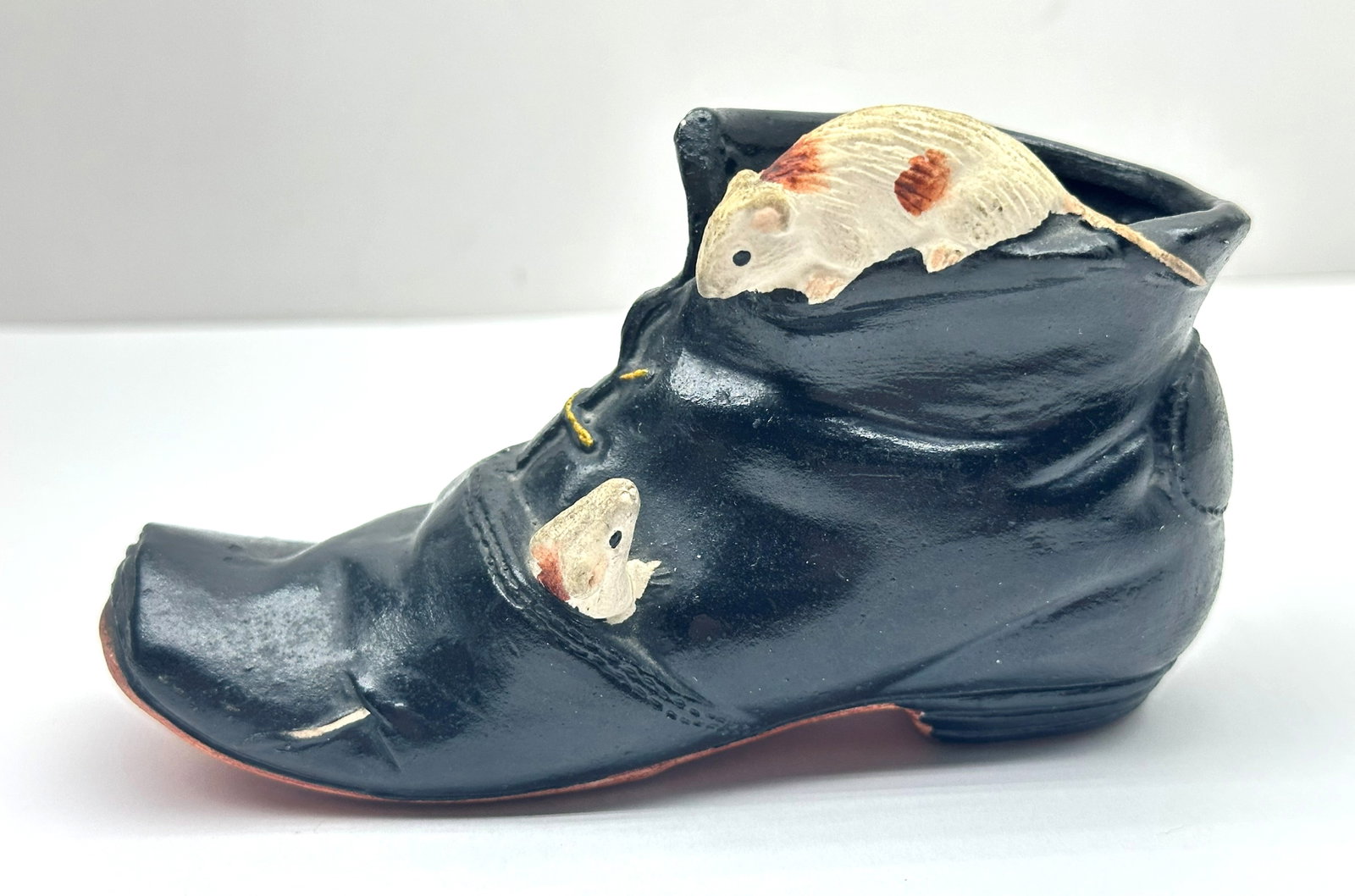 Vintage Porcelain (Japan) Mouse in Shoe 110 Grams: Vintage Porcelain (Japan) Mouse in Shoe 110 Grams