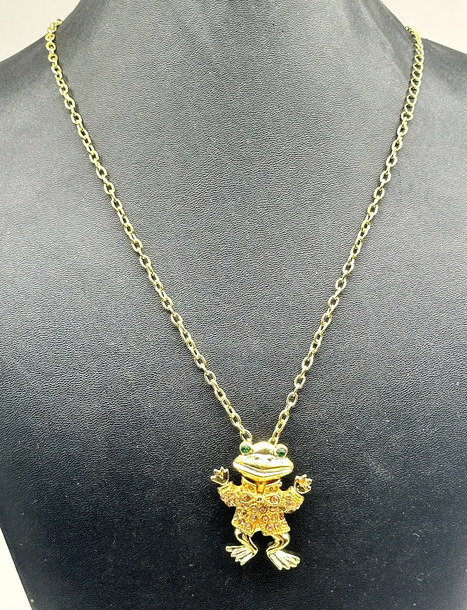 20" Costume Large Frog Necklace 21 Grams: 20" Costume Large Frog Necklace 21 Grams