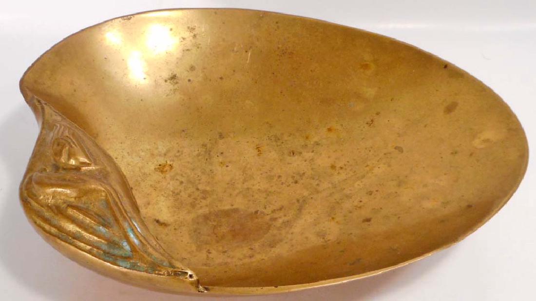 VINTAGE ART NOUVEAU BRASS TRAY W/ FIGURAL SEASHELL FEET: N/A