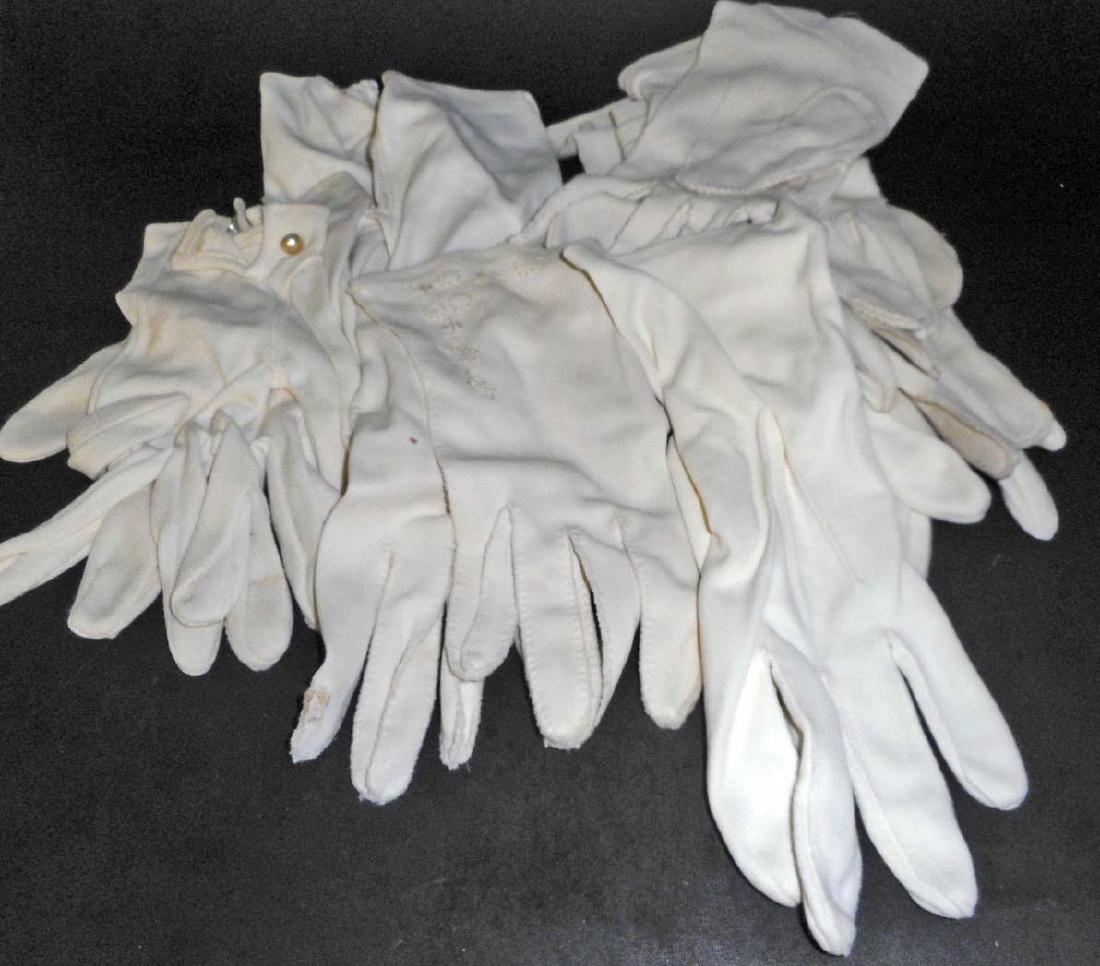 LOT OF VINTAGE LADIES WHITE GLOVES: N/A