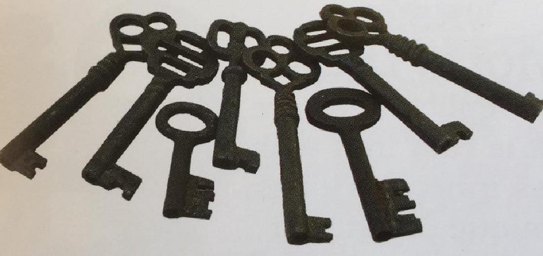HUGE LOT OF 100 ANTIQUE CABINET KEYS - 1.5" TO 3" LONG: N/A