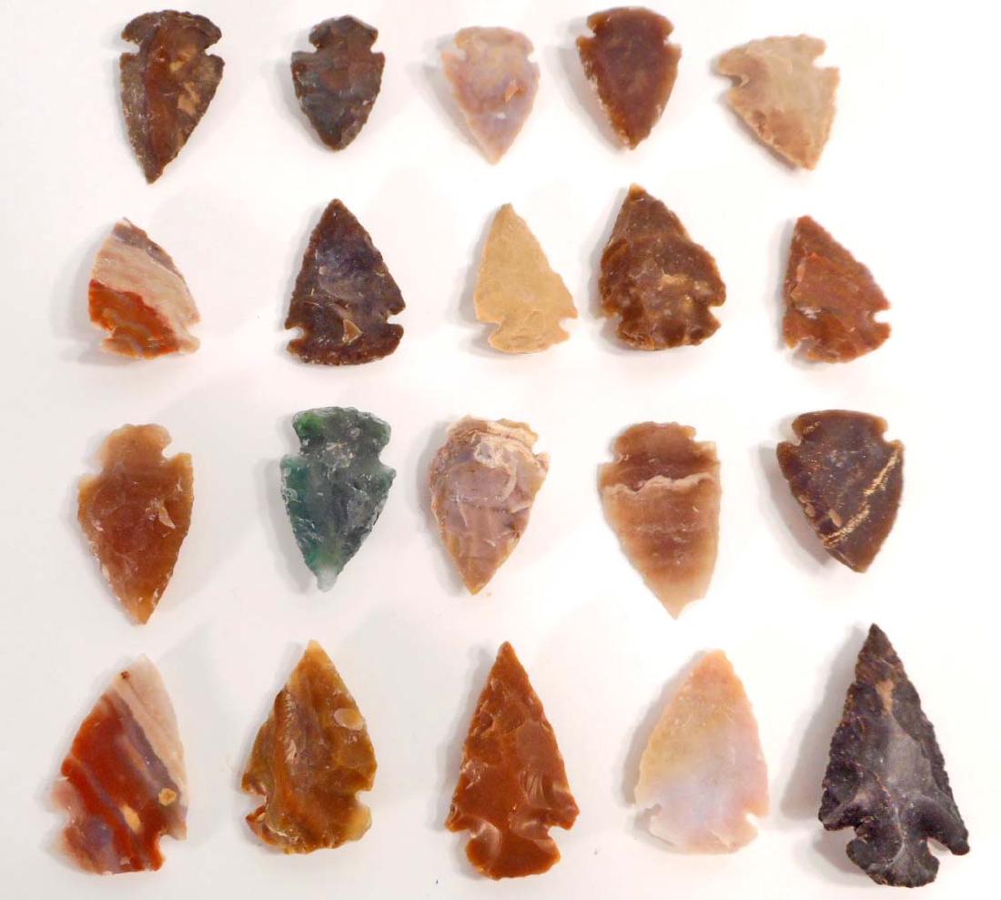 LOT OF 20 OHIO SPEAR HUNTING FLINT ARROWHEADS: N/A