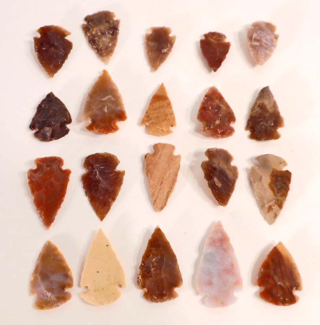LOT OF 20 OHIO SPEAR HUNTING FLINT ARROWHEADS: N/A