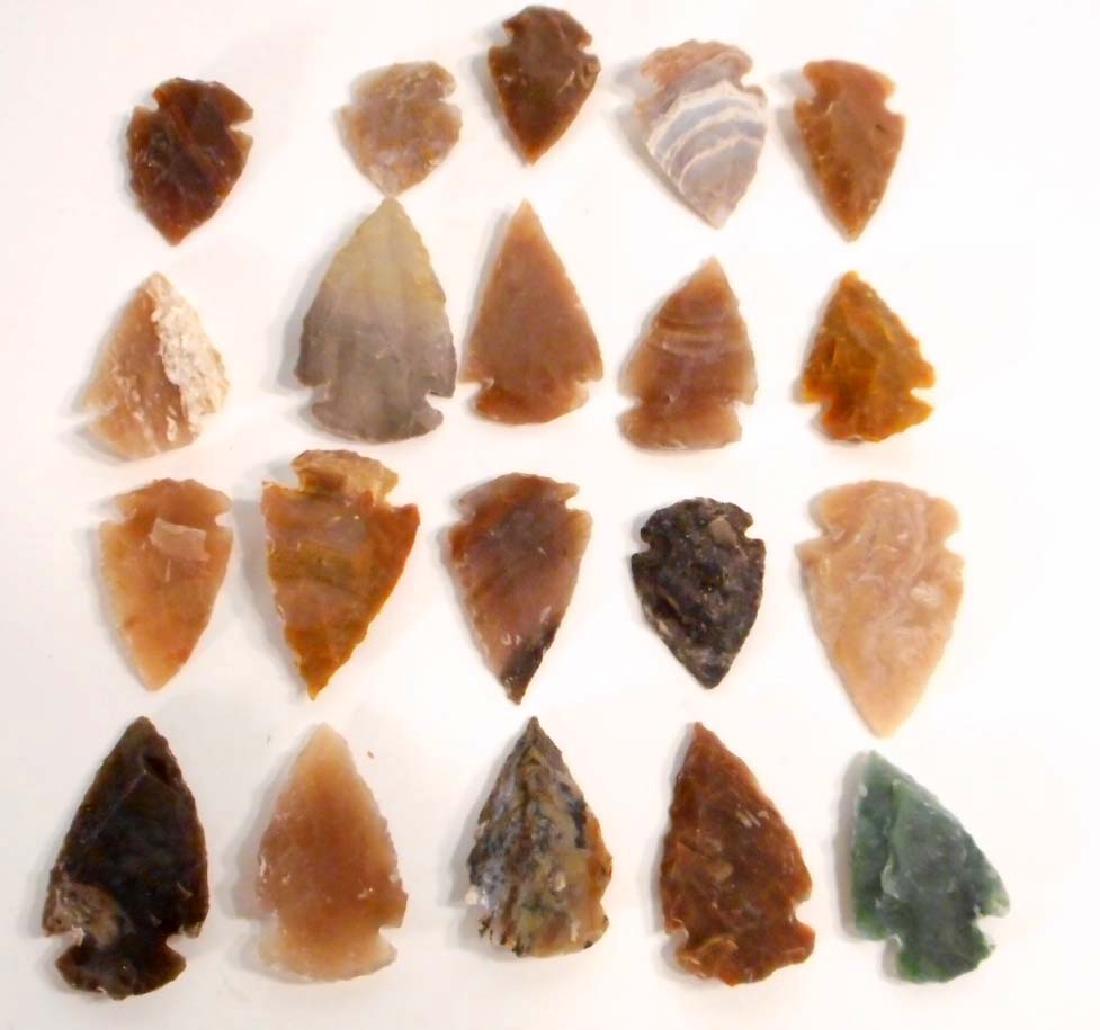 LOT OF 20 OHIO SPEAR HUNTING FLINT ARROWHEADS: N/A