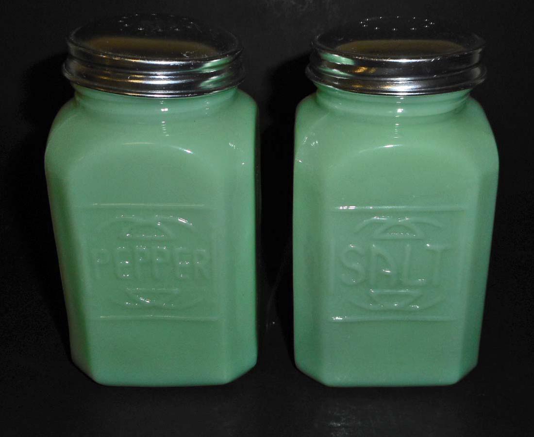 PAIR OF JADEITE SALT & PEPPER SHAKERS (1 of 1)