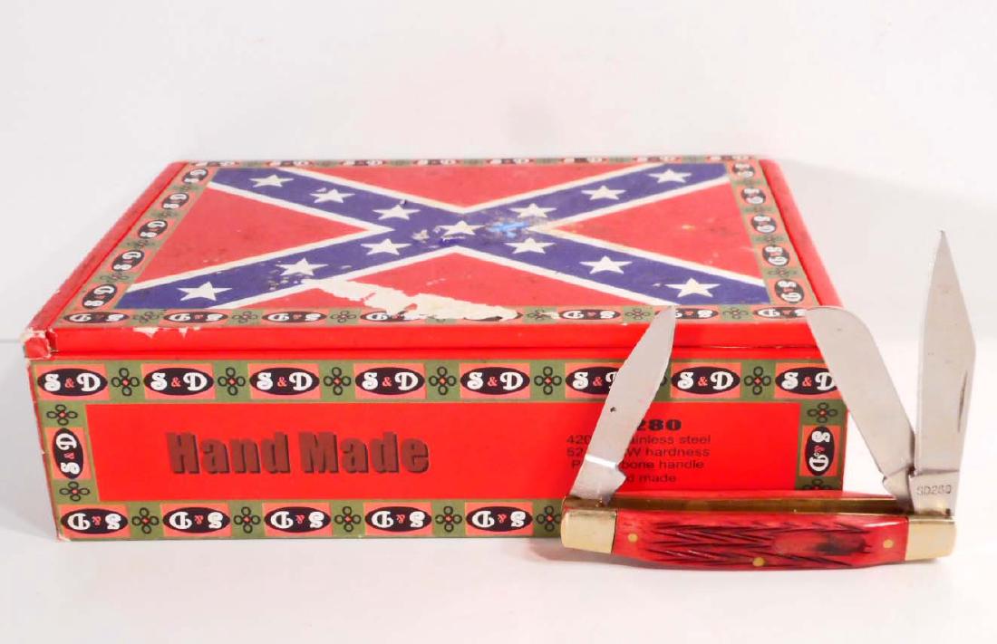 VINTAGE S&D POCKET KNIFE W/ RED BONE HANDLE IN ORIG.: 3" long closed