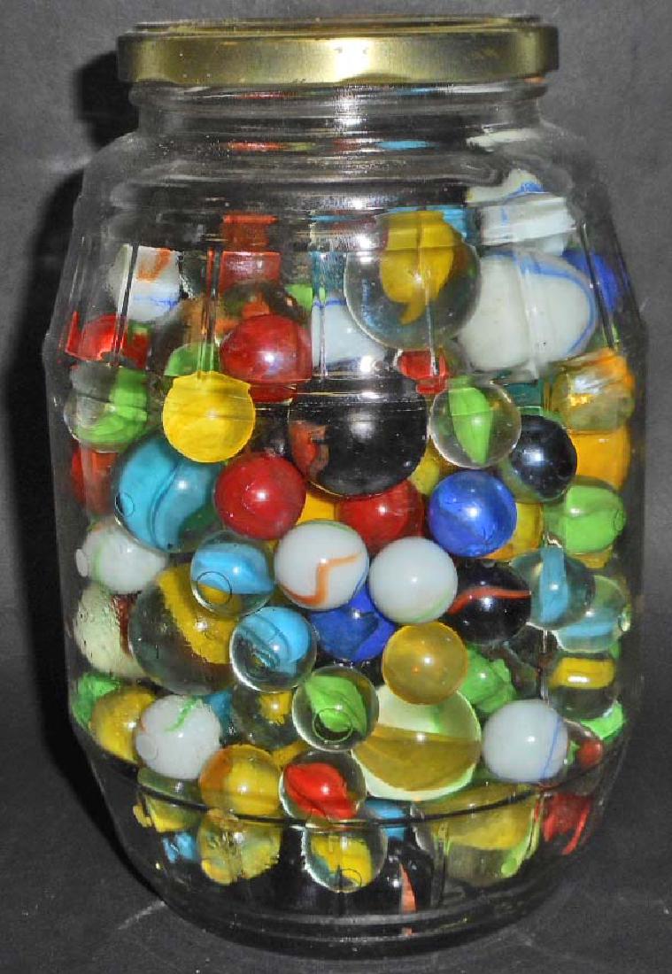 LARGE JAR FULL OF VINTAGE MARBLES: N/A