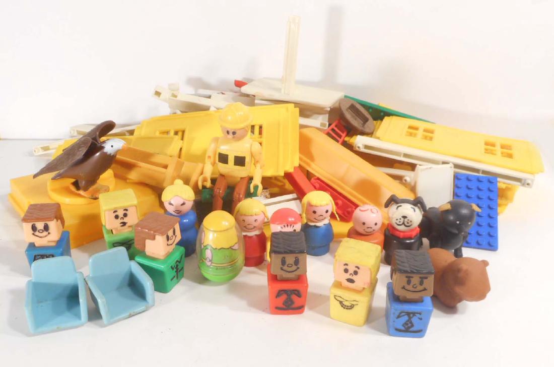 LOT OF VINTAGE TOYS - INCL. FISHER PRICE PEOPLE: N/A