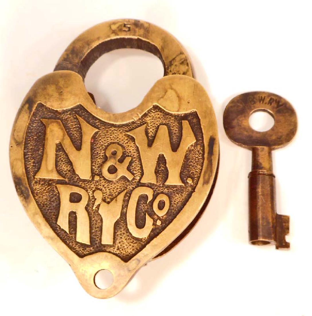 CAST IRON N&W RAILROAD COMPANY PADLOCK W/ KEY (1 of 1)