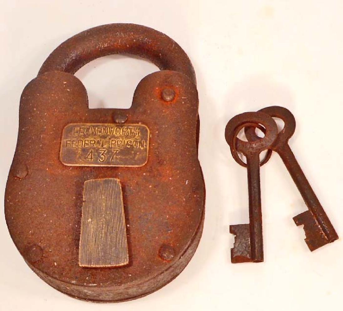 CAST IRON LEAVENWORTH FEDERAL PRISON PADLOCK W/ KEYS (1 of 1)